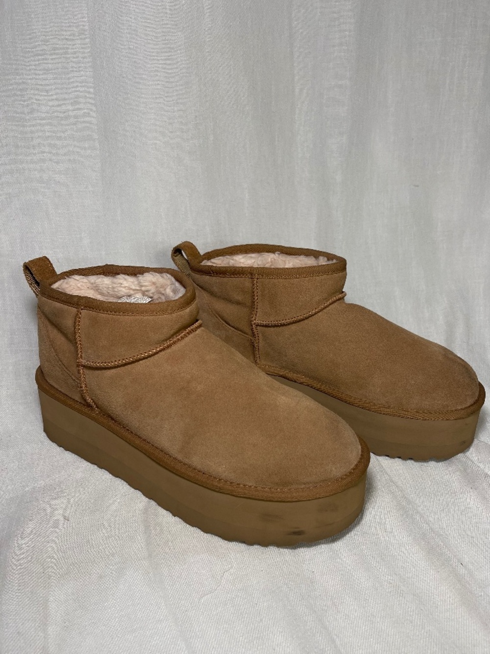 Ugg Mini Platform Classic Boot In Chestnut Brown Suede